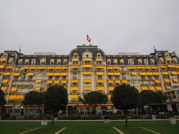 Dévoilement en grande pompe : Découvrez l'affiche des nouveautés de notre hôtel !