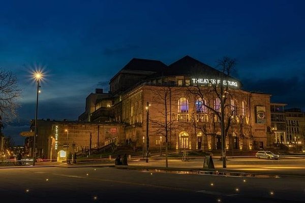 Les Meilleurs Hôtels Proches du Théâtre des Nouveautés : Confort et Culture au Cœur de la Ville