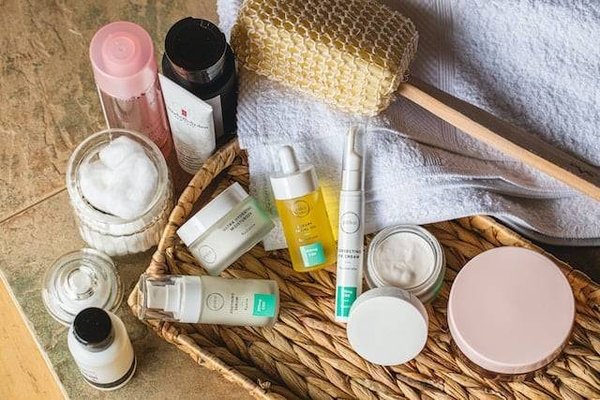 Les Secrets Derrière les Gels Douche d'Hôtel : Pourquoi Nous Les Aimons Tant